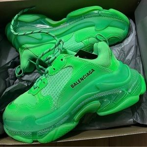 Balenciaga triple S sneakers!
